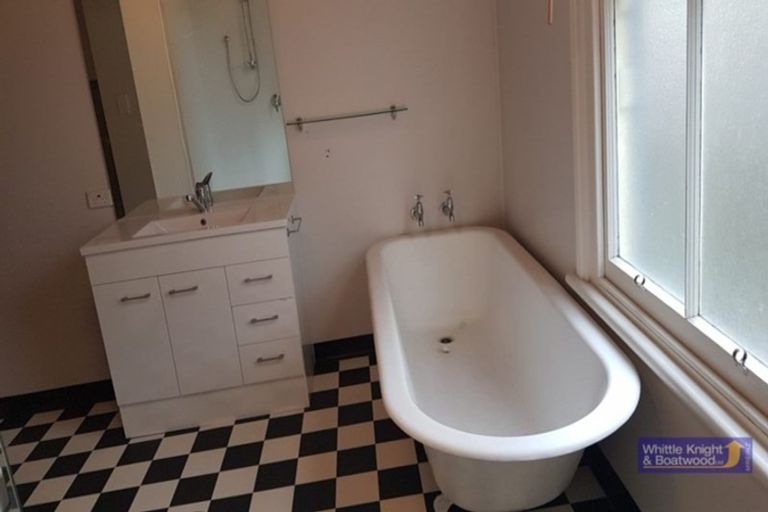 Photo of property in 30 Taupata Street, Redcliffs, Christchurch, 8081