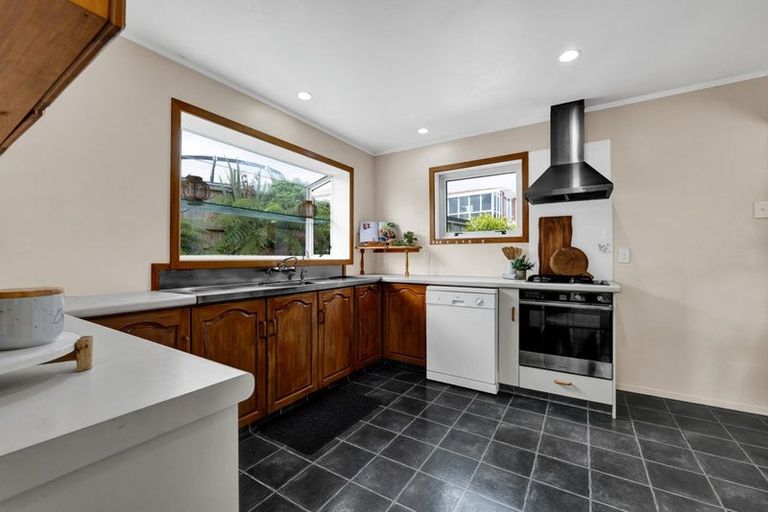 Photo of property in 102a Frankley Road, Frankleigh Park, New Plymouth, 4310