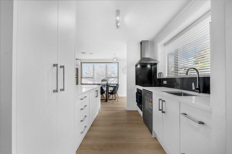 Photo of property in 1/52 Butterworth Drive, Glendene, Auckland, 0602