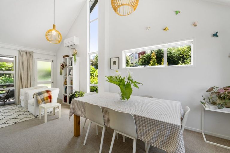 Photo of property in 1/41 Ravenwood Drive, Forrest Hill, Auckland, 0620