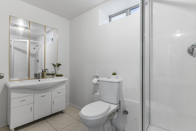 Photo of property in 32 Archmillen Avenue, Pakuranga Heights, Auckland, 2010