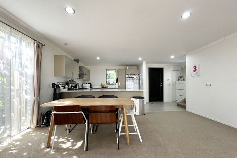 Photo of property in 61d Fields Parade, Oteha, Auckland, 0632