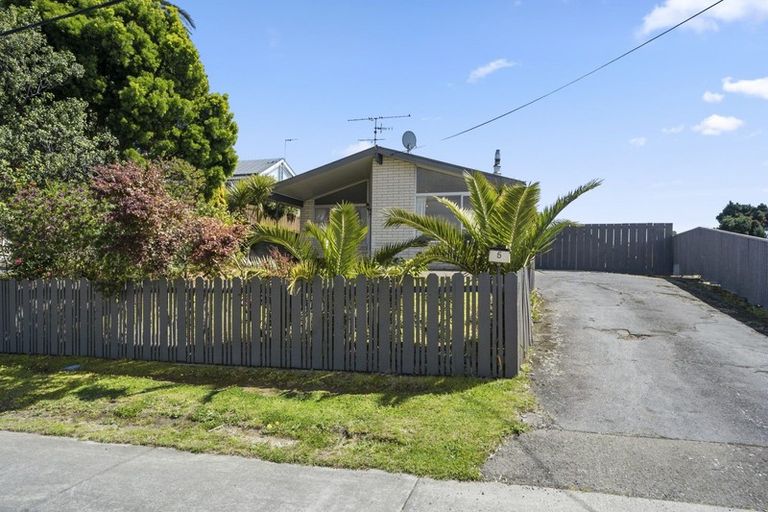 Photo of property in 5 Walton Road, Paraparaumu Beach, Paraparaumu, 5032