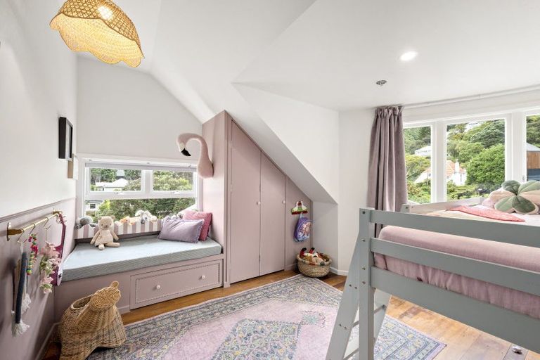 Photo of property in 5 Manuka Terrace, Eastbourne, Lower Hutt, 5013