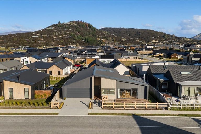 Photo of property in 4 Moonstone Street, Albert Town, Wanaka, 9305