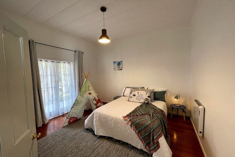 Photo of property in 2 Blacks Road, Greenhithe, Auckland, 0632