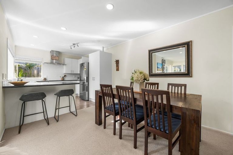 Photo of property in 2/12 Pat O'connor Place, Manurewa, Auckland, 2105