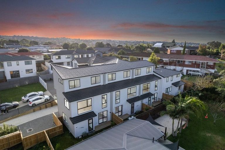 Photo of property in 16b Sheridan Drive, New Lynn, Auckland, 0600
