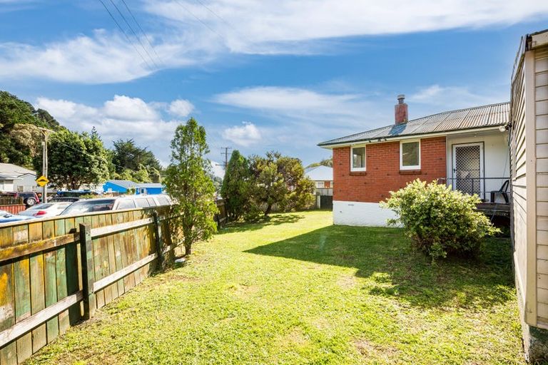 Photo of property in 28 Durham Street, Cannons Creek, Porirua, 5024
