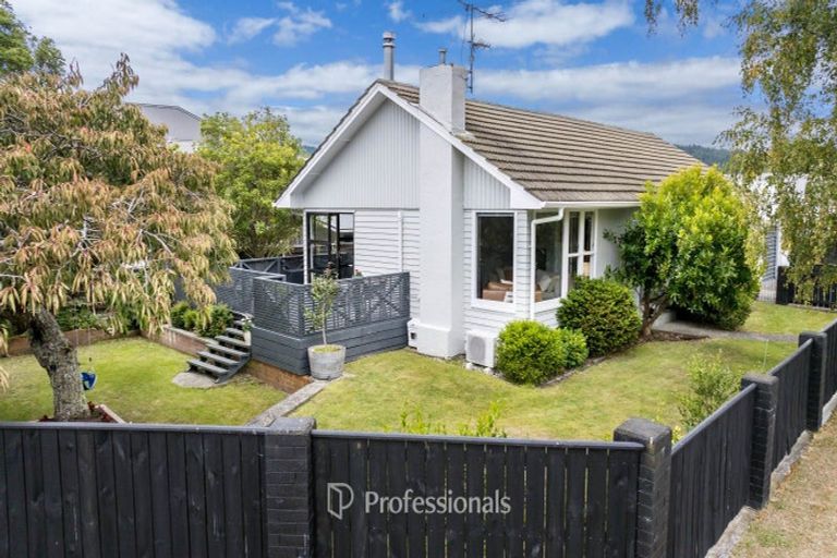 Photo of property in 35 Whirinaki Crescent, Heretaunga, Upper Hutt, 5018