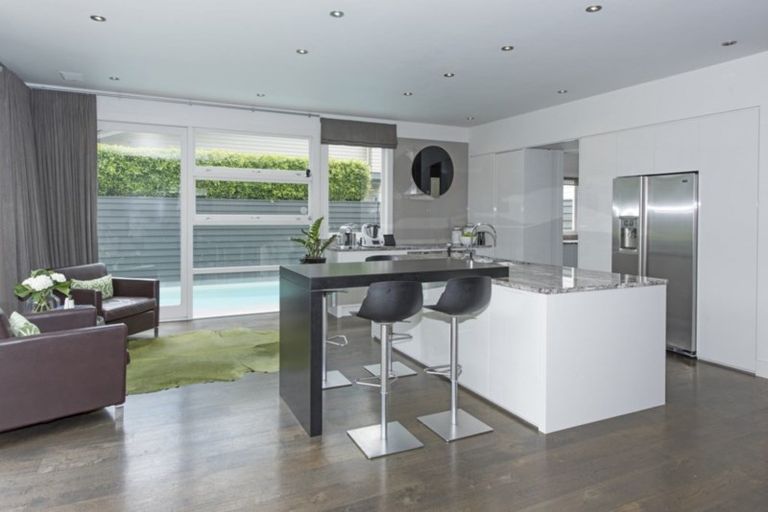 Photo of property in 39 Maungakiekie Avenue, Greenlane, Auckland, 1051