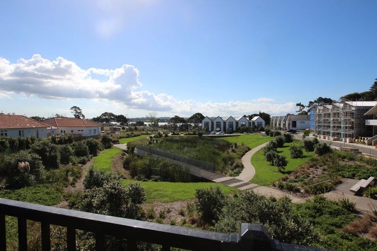 Photo of property in 6 Frances Bryers Road, Hobsonville, Auckland, 0616