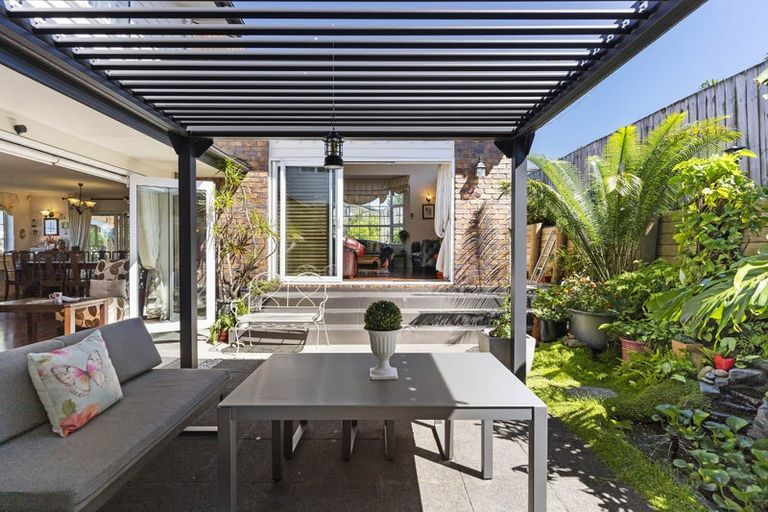 Photo of property in 74 Travis View Drive, Fairview Heights, Auckland, 0632