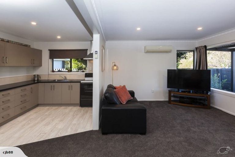 Photo of property in 2/320 Memorial Avenue, Burnside, Christchurch, 8053