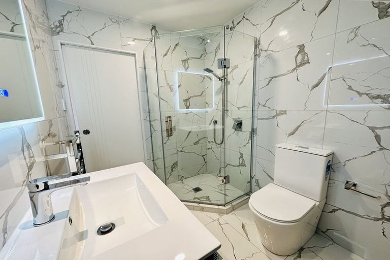 Photo of property in 51a Glendene Avenue, Glendene, Auckland, 0602