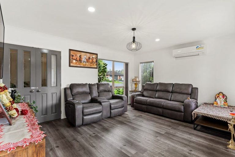 Photo of property in 21 Stellata Court, Randwick Park, Auckland, 2105