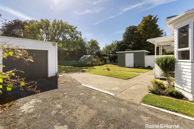 Photo of property in 19 Oxford Street, Martinborough, 5711