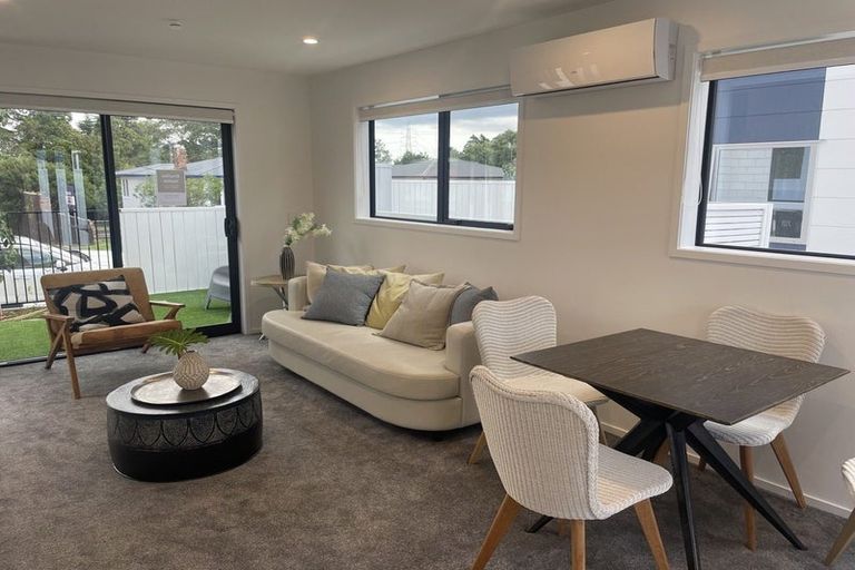Photo of property in 6/137 Tirimoana Road, Te Atatu South, Auckland, 0602