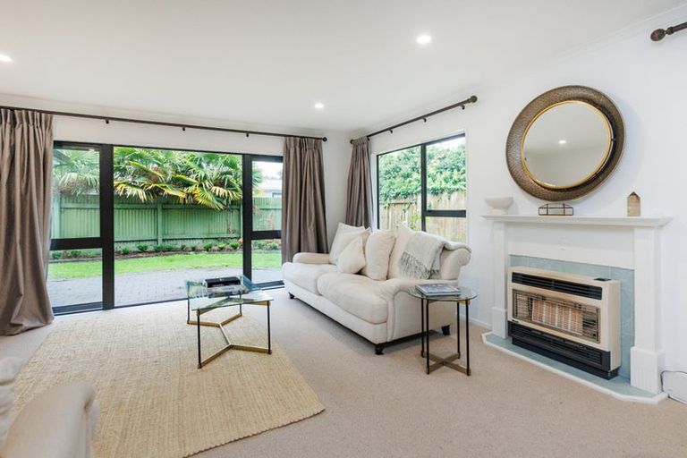 Photo of property in 3 Winston Avenue, Hokowhitu, Palmerston North, 4410