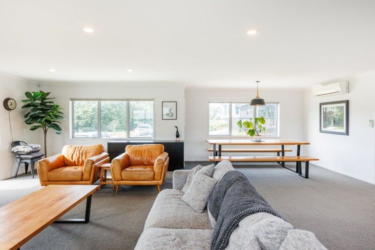 Photo of property in 103 Cashmere Drive, Fitzherbert, Palmerston North, 4410