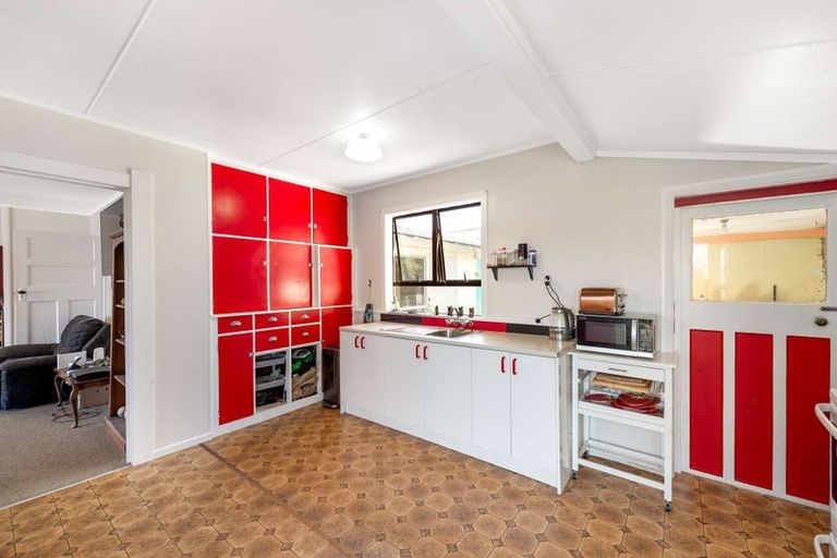 Photo of property in 32 Manuka Street, Castlecliff, Whanganui, 4501