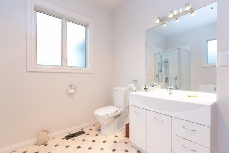 Photo of property in 18 Record Street, Fitzroy, New Plymouth, 4312