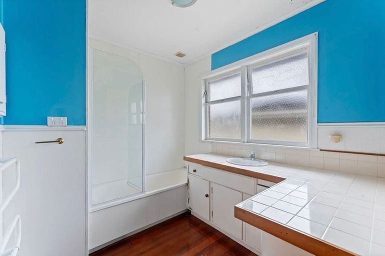 Photo of property in 4247 Great North Road, Glendene, Auckland, 0602