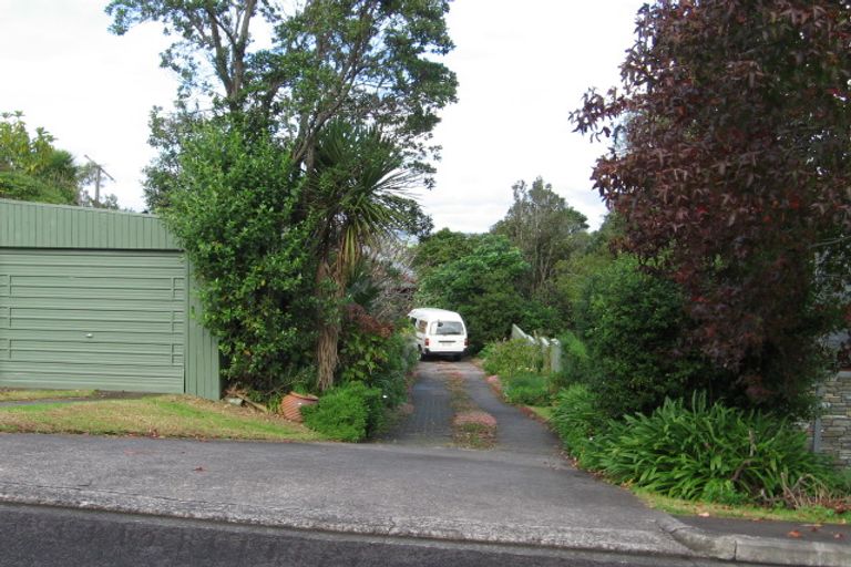 Photo of property in 6 Chisbury Terrace, Shelly Park, Auckland, 2014