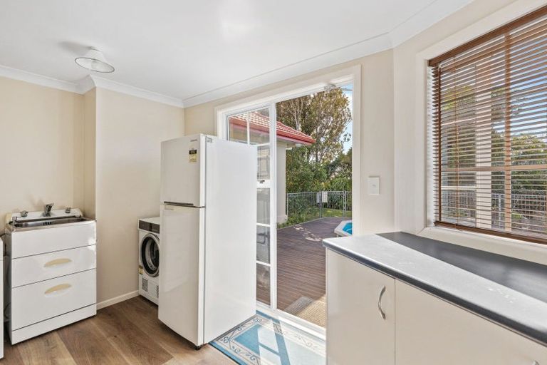 Photo of property in 305 Mangorei Road, Merrilands, New Plymouth, 4312