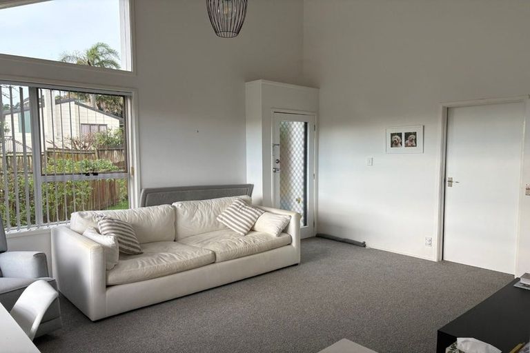 Photo of property in 1/14b Camrose Place, Glenfield, Auckland, 0629