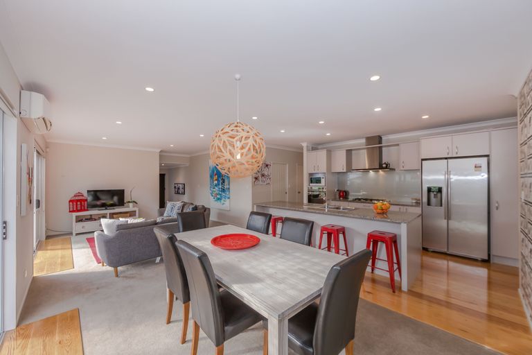 Photo of property in 6 Whares Court, Silverdale, 0932