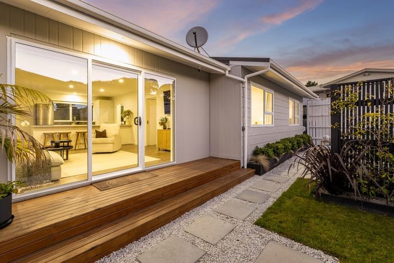 Photo of property in 11 Parkinson Close, Whitby, Porirua, 5024