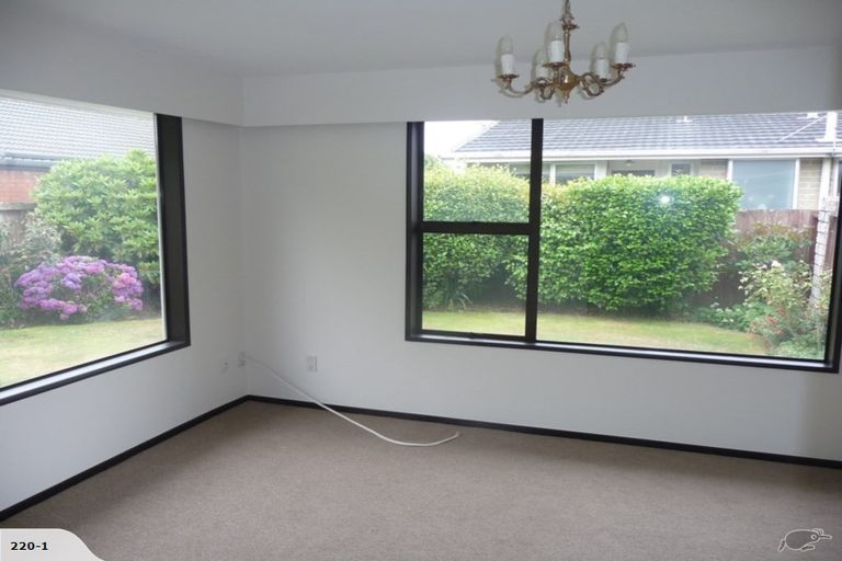 Photo of property in 2/35 Chipping Lane, Redwood, Christchurch, 8051