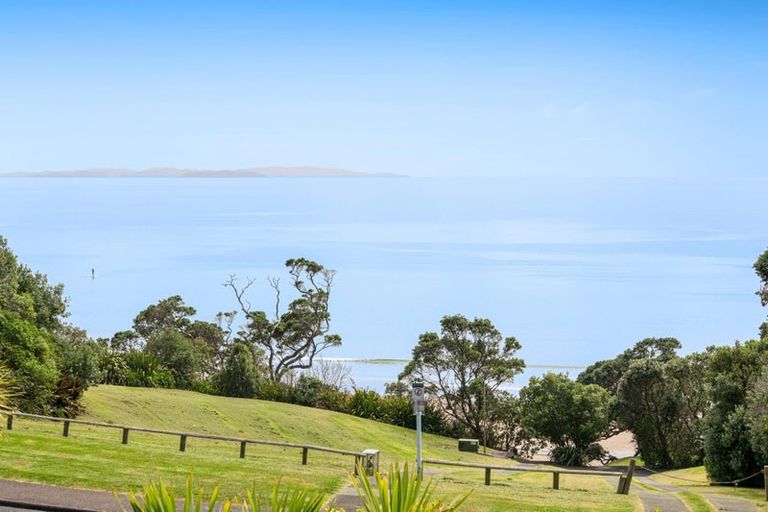 Photo of property in 10 Chelverton Terrace, Red Beach, 0932