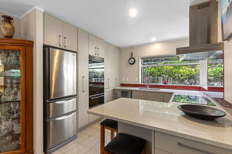 Photo of property in 2/12 Wanita Place, Totara Vale, Auckland, 0629