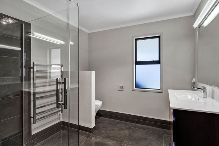 Photo of property in 5 Te Arakete Place, Hurworth, New Plymouth, 4310