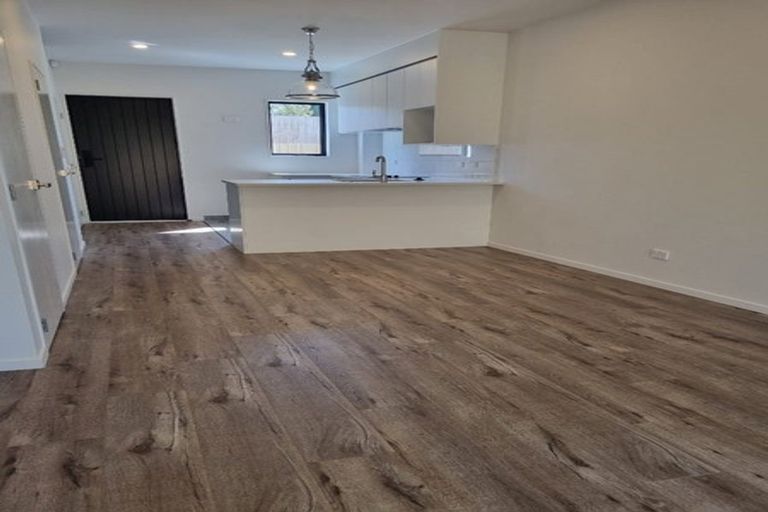 Photo of property in 11/241 Don Buck Road, Massey, Auckland, 0614
