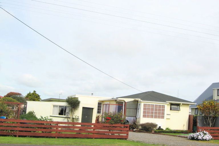 Photo of property in 13 Norman Street, Waitara, 4320