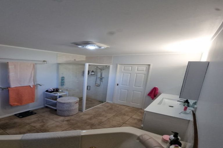 Photo of property in 11 Kotuku Drive, Paraparaumu Beach, Paraparaumu, 5032