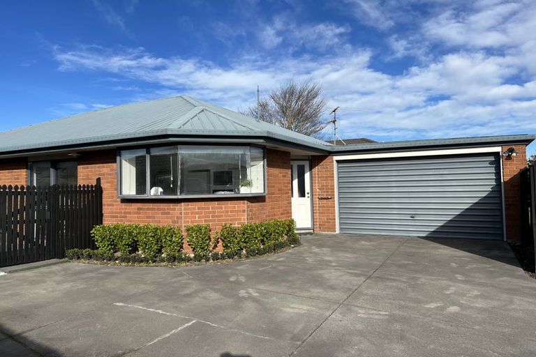 Photo of property in 1/14 Innisfree Place, Northwood, Christchurch, 8051