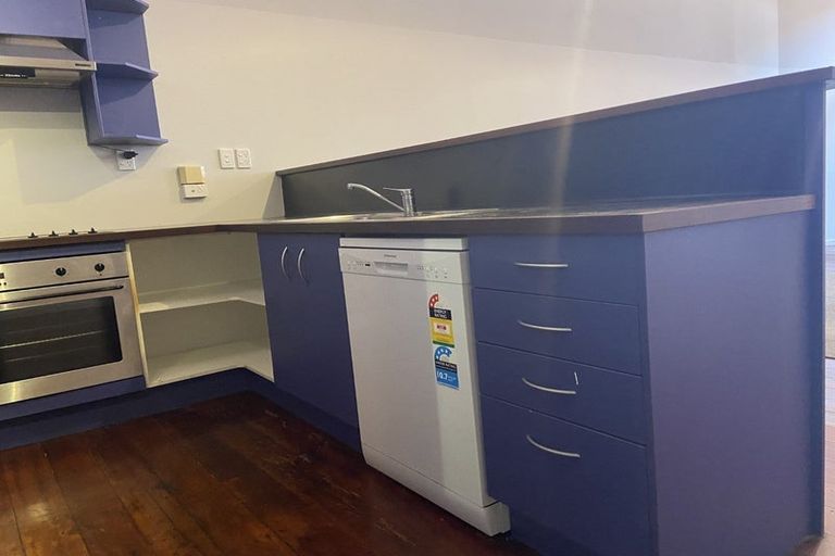 Photo of property in Courtenay Mews Apartments, 5/14 Alpha Street, Te Aro, Wellington, 6011