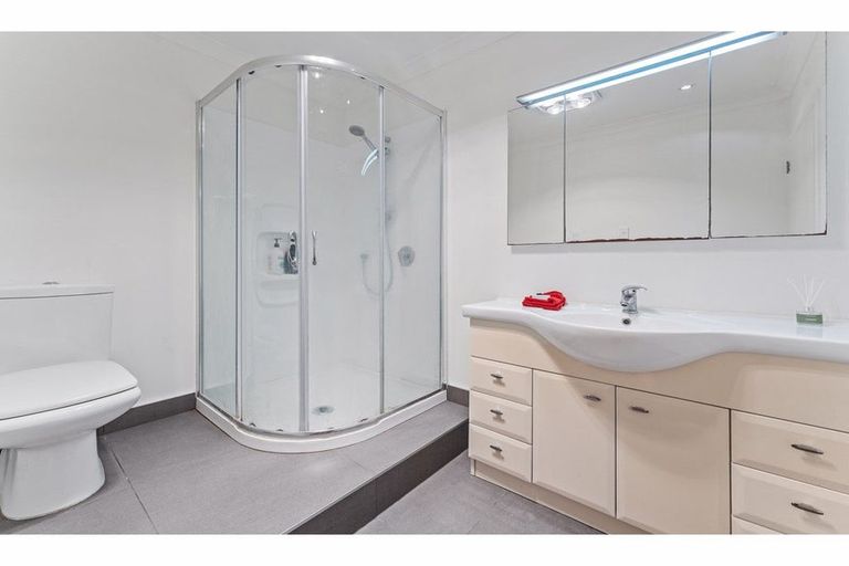 Photo of property in 81 Lynden Avenue, Hillcrest, Auckland, 0627