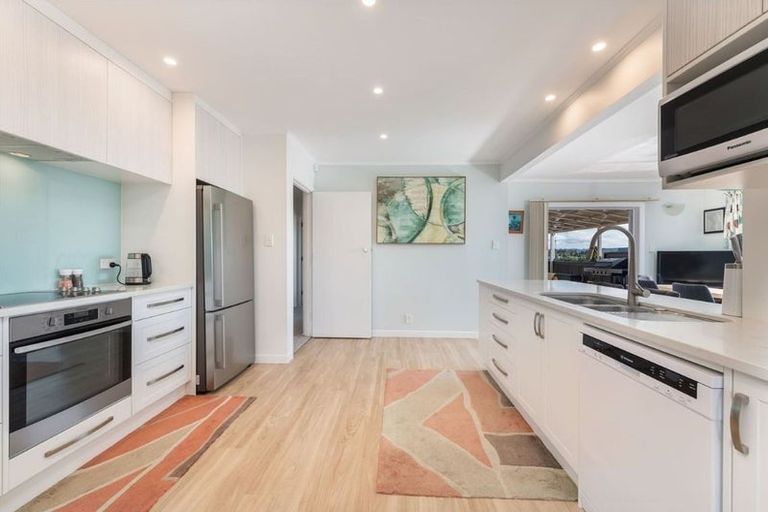 Photo of property in 74 Sylvan Crescent, Te Atatu South, Auckland, 0610