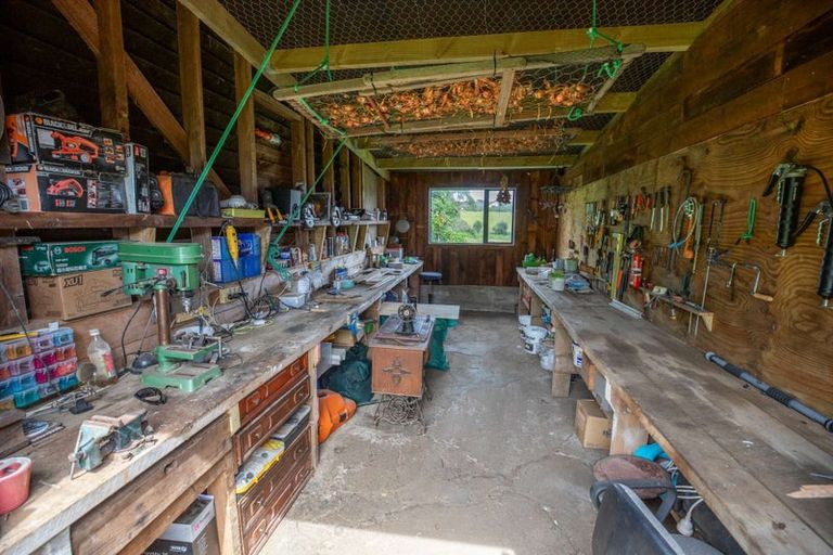 Photo of property in 3205 South Head Road, South Head, Helensville, 0874