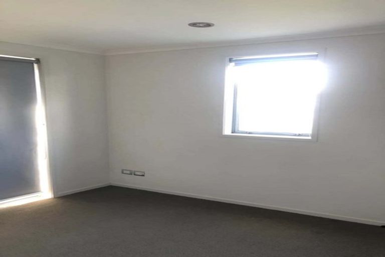 Photo of property in 71 Fields Parade, Oteha, Auckland, 0632