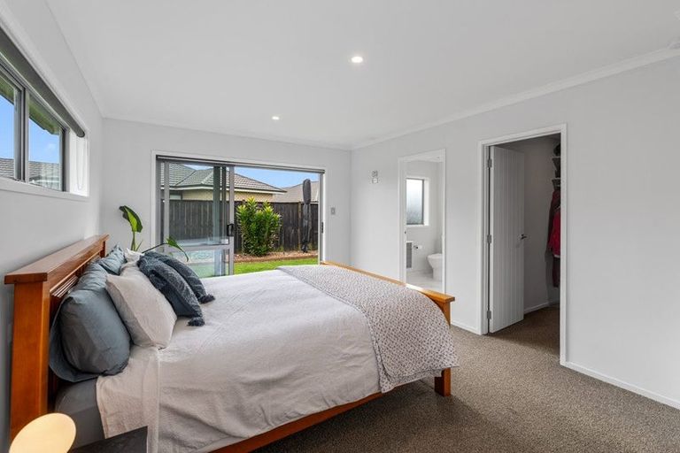 Photo of property in 14 Malbec Place, Huapai, Kumeu, 0810