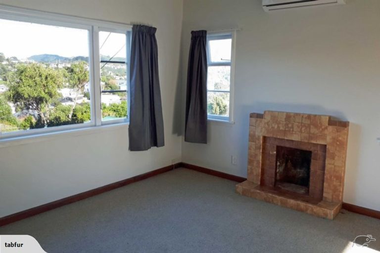 Photo of property in 11 Lucknow Terrace, Khandallah, Wellington, 6035