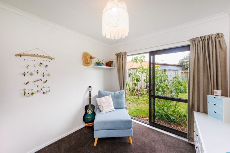 Photo of property in 53 Raglan Avenue, Cloverlea, Palmerston North, 4412