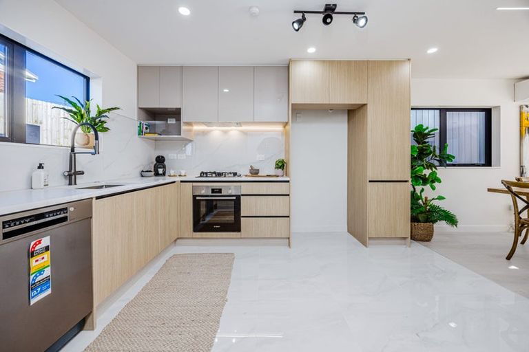 Photo of property in 4d Glenmore Road, Sunnyhills, Auckland, 2010