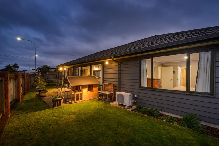 Photo of property in 8 Angelina Way, Kelvin Grove, Palmerston North, 4414